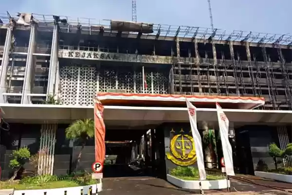 Karena Kebakaran, 50 Tahanan Dievakuasi ke Kantor Kejari Jaksel