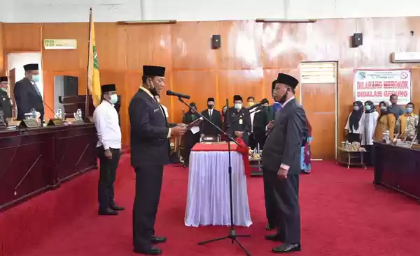 Wali Kota Padangsidimpuan hadiri pelantikan PAW Anggota DPRD PKS