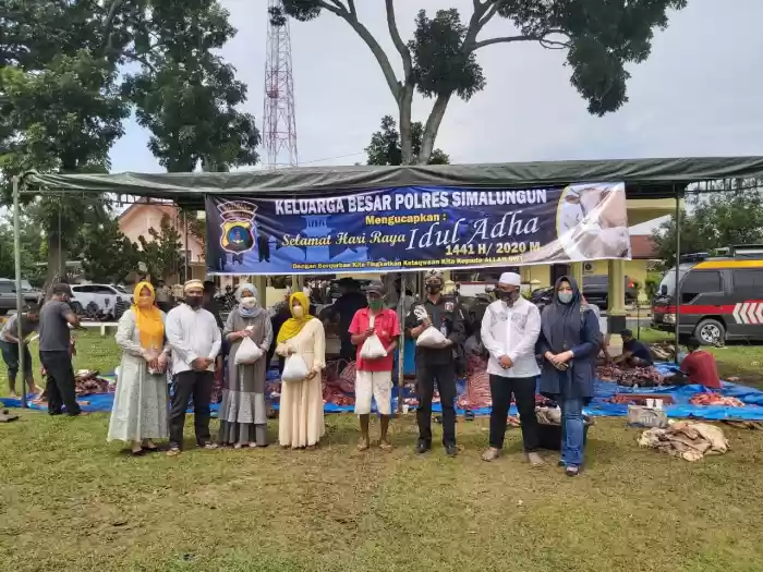 Menyambut Hari Raya Idul Adha., Kapolres Simalungun Berbagi Kepada Masyarakat Kurang Mampu