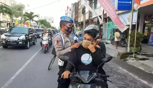 Peduli Pencegahan Covid19, Polsek Kota Kisaran  Bagikan Masker Kepada Warga
