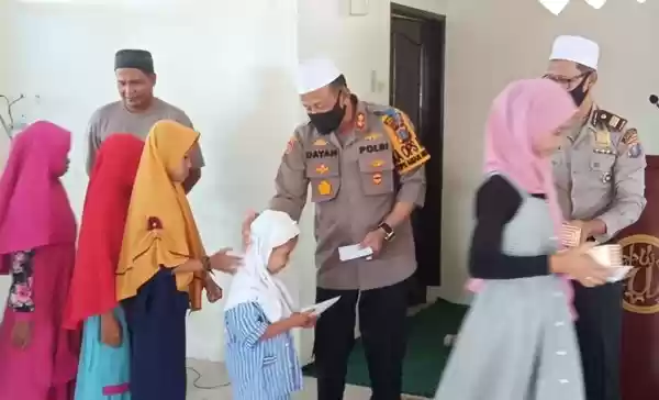Jum'at Barokah, Kapolres Pelabuhan Santuni Anak Yatim
