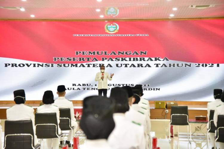 Gubernur Edy Rahmayadi Lepas Pemulangan Paskibraka Provinsi Sumut Tahun 2021