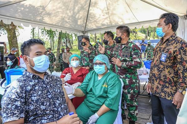 Pulihkan Perekonomian, Vaksinasi di Kawasan Pariwisata Danau Toba Jadi Prioritas