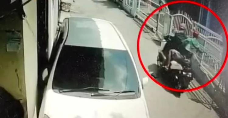 Terekam CCTV, 2 Maling Curi Jemuran Rusak