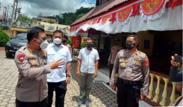 Kapolda Sumatera Utara Serahkan Bantuan Kepada Korban Kebakaran