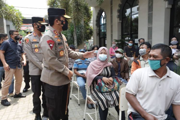 Kapolda Jatim Cek Pelaksanaan Vaksinasi di NUIS Pakis, Kabupaten Malang