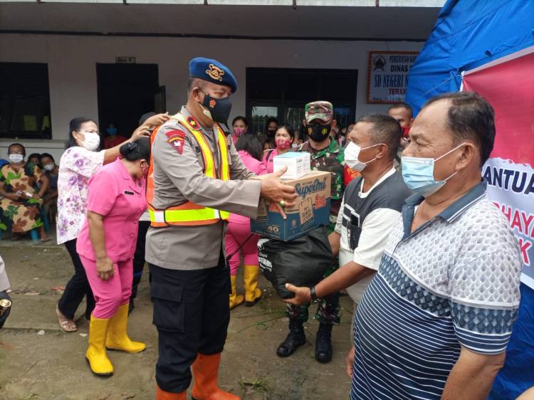 Quick Response, Batalyon C Pelopor Brimob Sumut Bantu Korban Banjir di Nias Utara