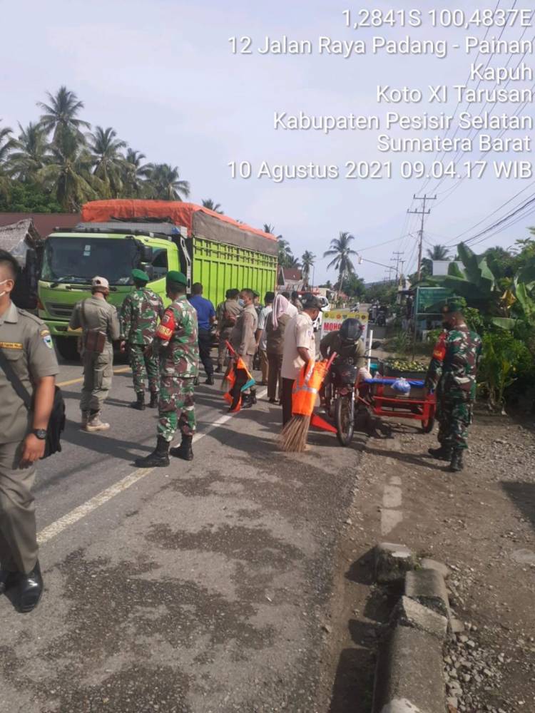Tak Henti-hentinya, Babinsa Koramil 07 Tarusan Bersama Gugus Tugas Covid-19 Laksanakan Operasi Razia Gabungan
