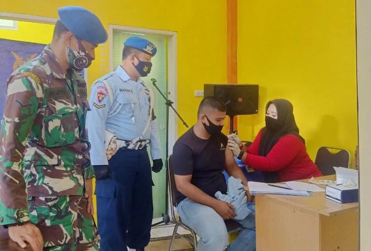 Nakes Lanud SIM Masih Terus Berikan Vaksinasi Dosis 2 di Kecamatan Blang Bintang Aceh  Besar