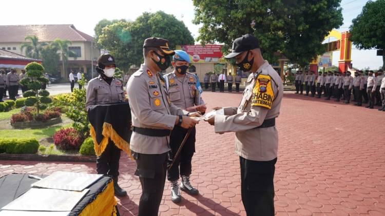 Kapolres Asahan Berikan  Apresiasi Dan Reward  Kepada Aiptu Mahmudin  Melayani Warganya Meningkatnya Angka Covid - 19