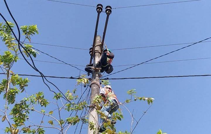 Hendak Perbaiki Aliran Listrik, Pegawai Harian Lepas PLN Kesetrum