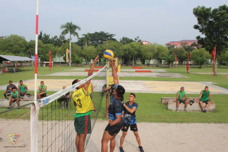 Lomba Volly antar Kompi Meriahkan HUT RI dan HUT Yonkav 6/NK