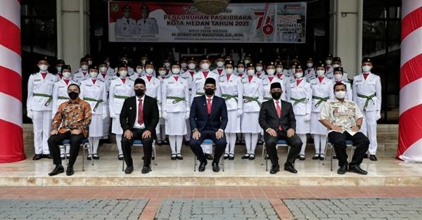 Wali Kota Medan Kukuhkan Paskibra Kota Medan Tahun 2021
