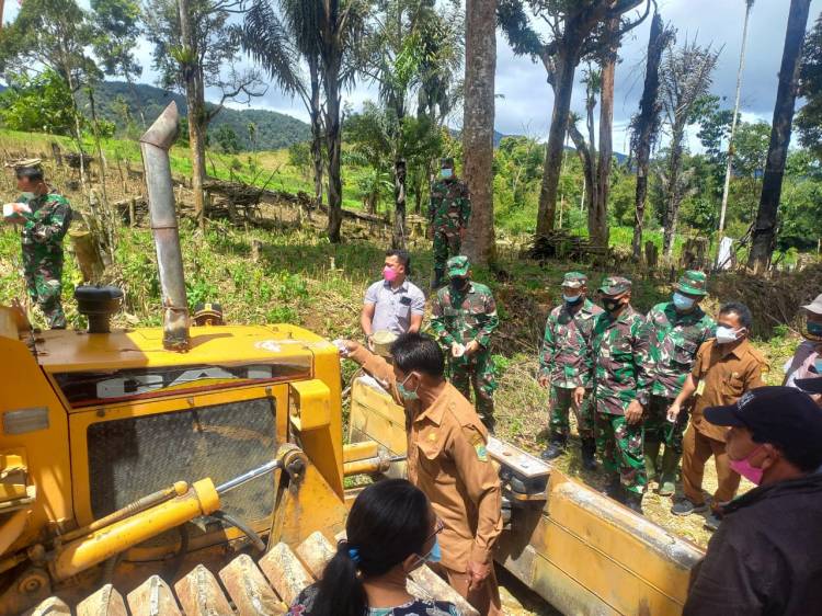 Pra TMMD Kodim 0206/Dairi Dimulai denga Menabur Tepung Beras dan Makan Nasi Peleng