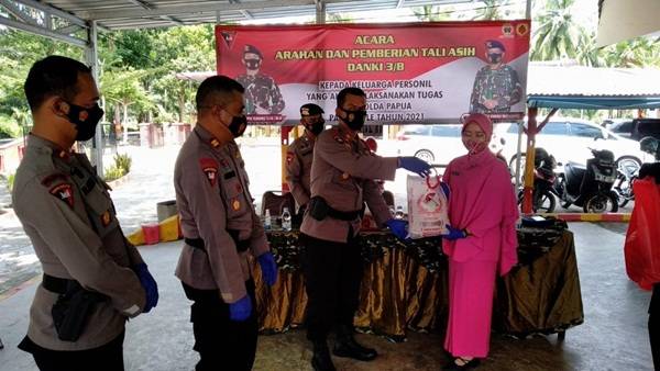Danki Batalyon B Pelopor Brimob Sumut Berikan Tali Asih Keluarga Personil Operasi Penugasan