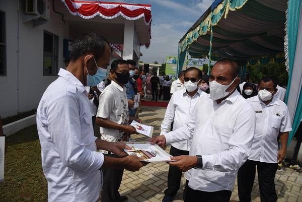Gubernur  Edy Rahmayadi Serahkan Bantuan kepada 18 Kelompok Tani