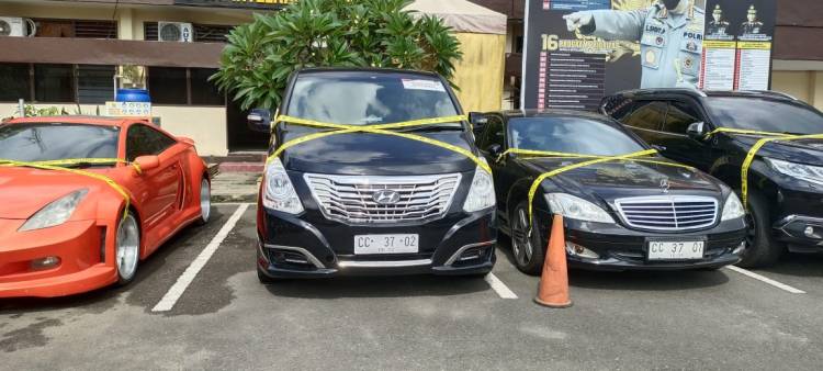 Gunakan Plat Kendaraan Konsullat Diduga Palsu, 4 Mobil Mewah Diamankan Satreskrim Polrestabes Medan