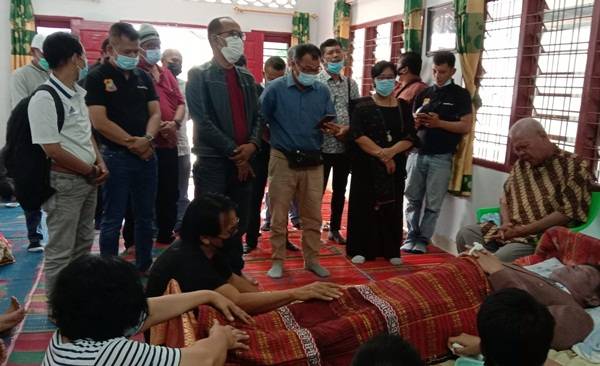 Forkom Polda Sumut Melayat Ke Rumah Jurnalis Senior Henri Sianturi