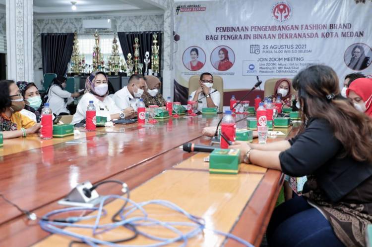 Dekranasda Kota Medan Gelar Pembinaan Pengembangan Fashion Brand Bagi Pengrajin Lokal