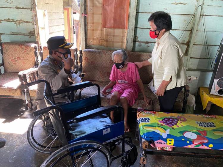 Kapolres Sibolga Bakti Sosial ke Penderita Lumpuh dan Penjual Sayur