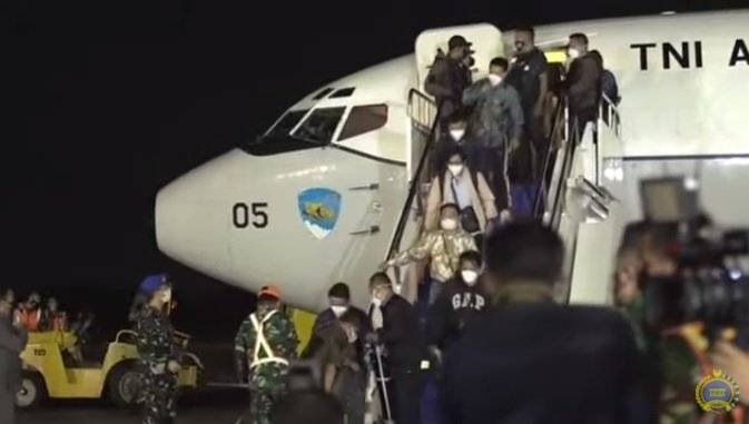 Melalui Bandara Halim Perdanakusuma, WNI yang Dievakuasi dari Afghanistan Tiba di Tanah Air