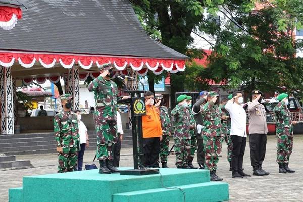 Danrem Kol Inf Parlindungan Pimpin Apel Luar Biasa PPKM Level IV