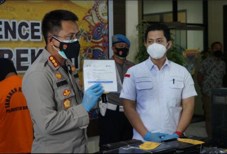 Hanya Sebagai Karyawan Fotokopi Ditangkap