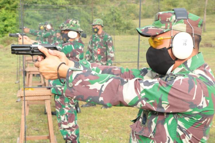 Latihan Menembak Triwulan Tiga, Prajurit Lanud SIM Berlomba Jadi yang Terbaik