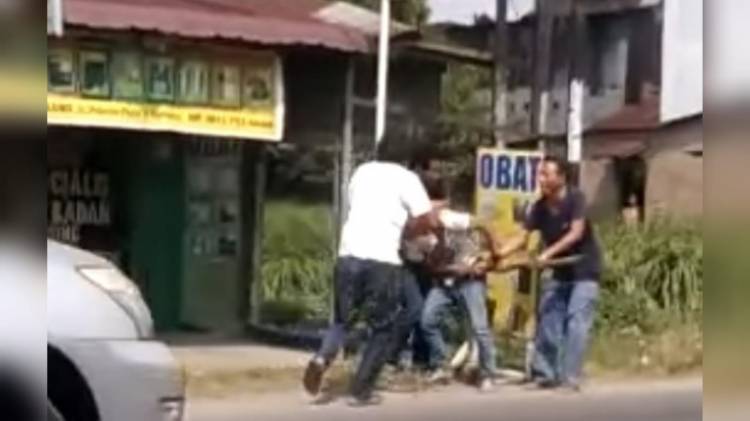 Preman Aniaya Pekerja Reklame Viral di Media Sosial