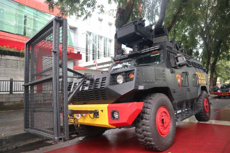 Brimob Polda Sumut Lakukan Pengamanan Kunjungan Panglima TNI dan Kapolri ke Medan