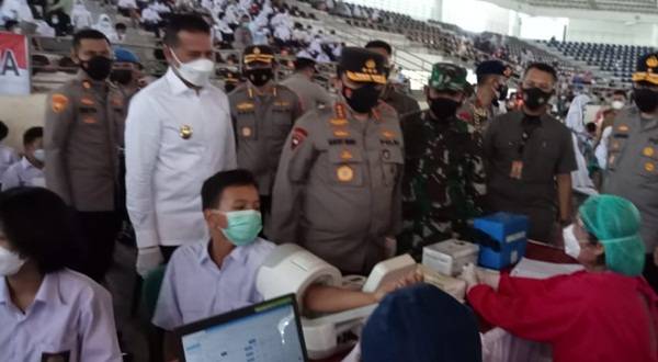 Waka Polri Tinjau Gebyar Vaksin Massal di GOR Serbaguna Pancing