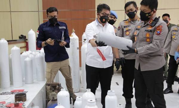 Polisi Bongkar Penjualan Tabung Oksigen Palsu di Surabaya