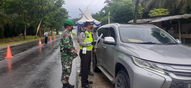 Pemberlakuan PPKM Level 3, Kodim 0209/LB Adakan Pos Penyekatan Di Perbatasan
