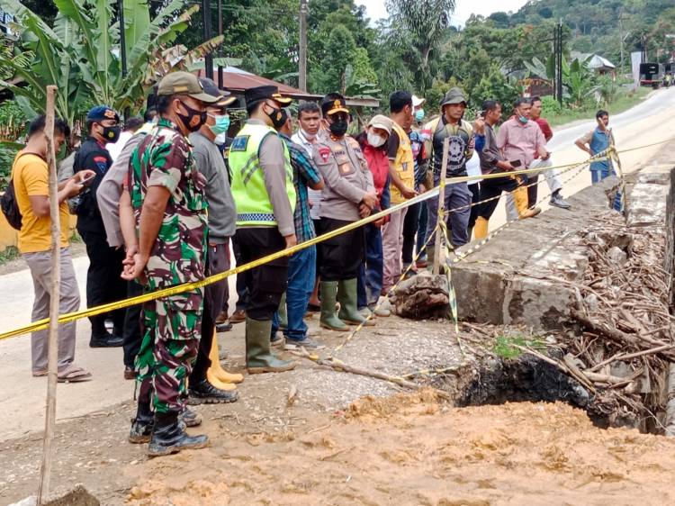 Kapolda Sumut Turun Langsung di Lokasi Longsor di Desa Jangga