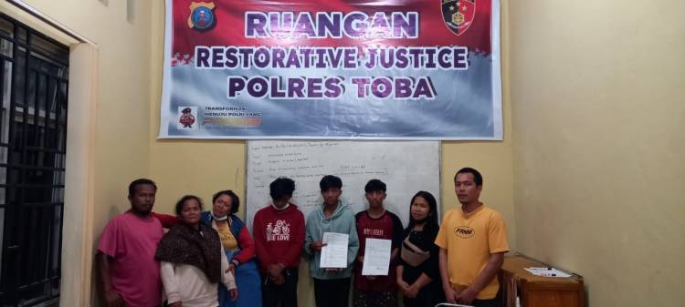 Polres Toba Terapkan Penyelesaian Restorative Justice Kepada Tiga Pelaku Penganiayaan