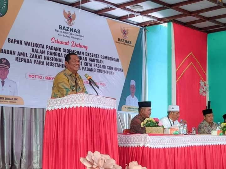 Irsan Efendi Nasution Salurkan Bantuan BAZNAS Sidempuan Kepada Para Mustahik