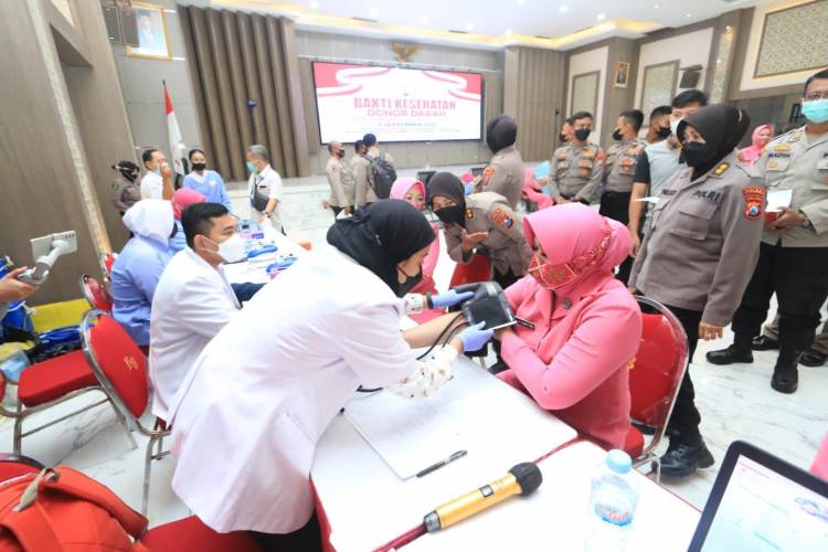 Sambut Hari Polwan ke-74, Polwan Polda Jatim Gelar Donor Darah, Baksos dan Polwan Goes To School