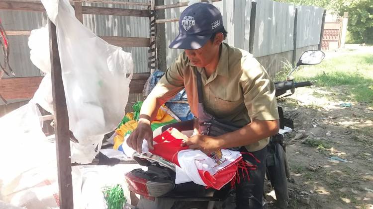 Menjelang Hut Kemerdekaan RI Ke-77 Tahun Pedagang Bendera Mengeluh