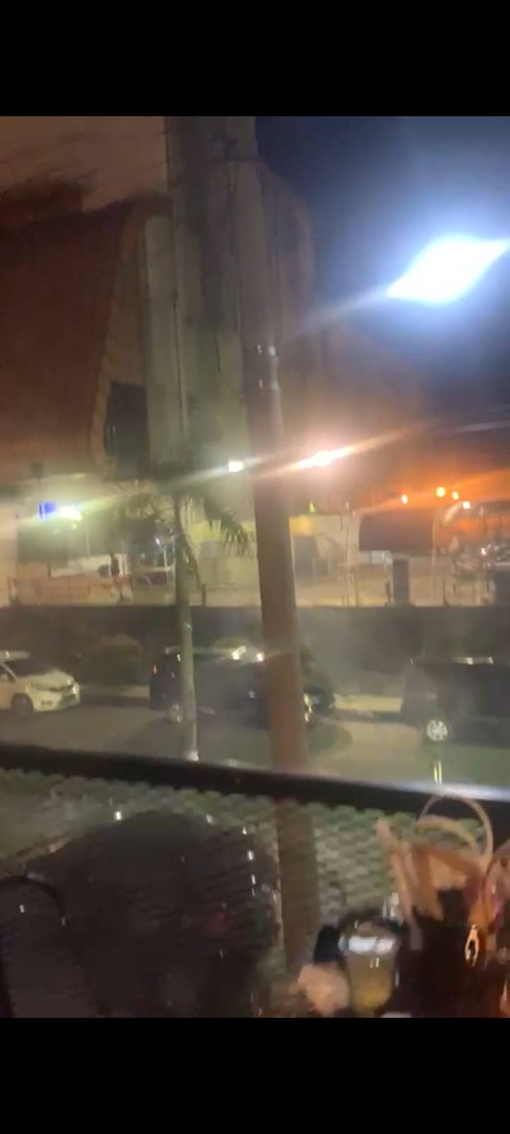 Tawuran Di Jalan Komplek Tasbih,Pengunjung Warung Coffie Nyaris Terkena Serangan