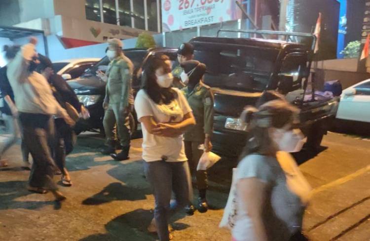 Kok Bisa Terjaring Petugas Sih Para PSK Serta Pelanggannya? Banyak Pula Itu