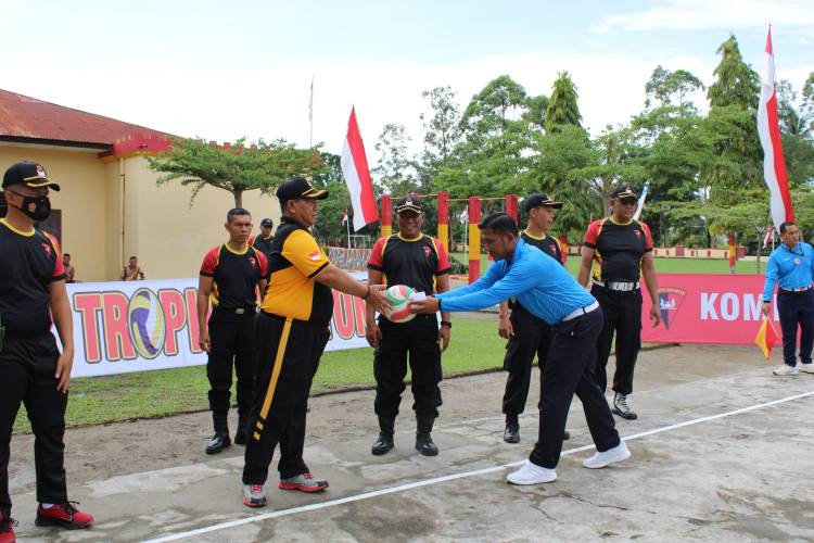 Sambut HUT Korbrimob Polri Ke-77, Danyon B Sat Brimob Poldasu Buka Kejuaraan Bola Volly di Tanjung Balai