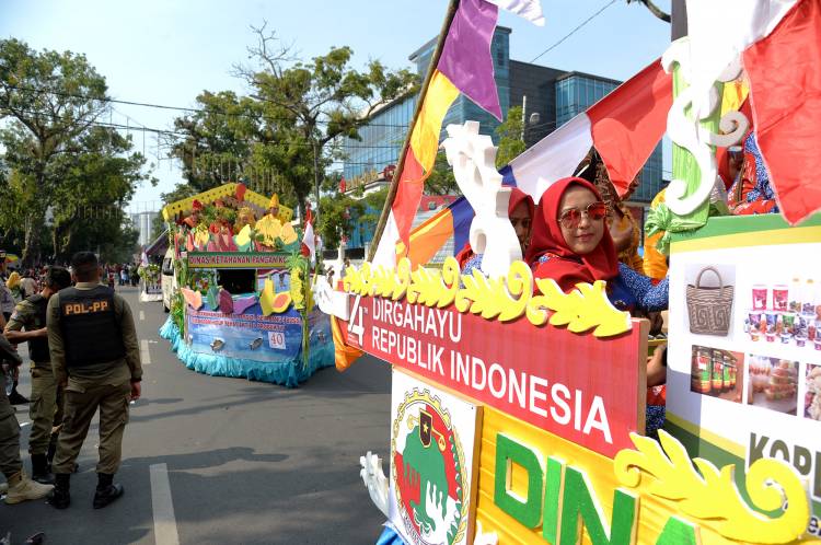 55 Kendaraan Hias dan Marching Band Meriahkan  Pawai Pembangunan Pemprov Sumut