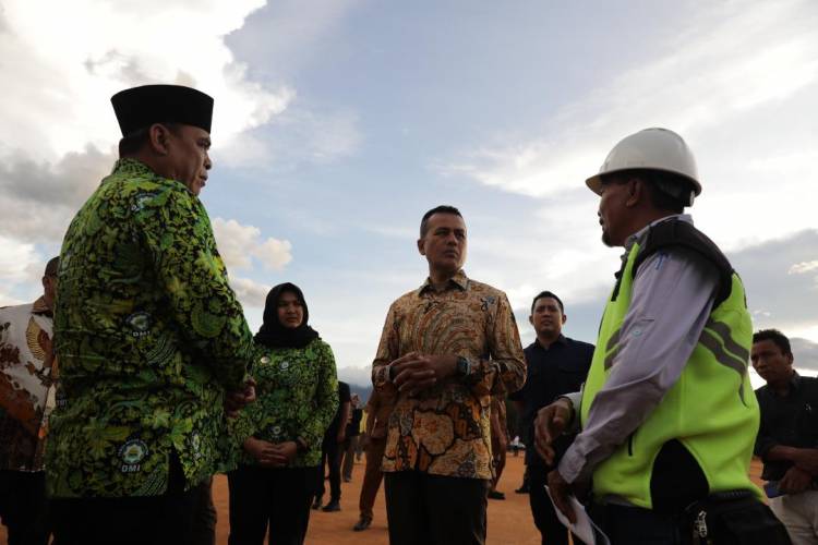 Wagubsu Tinjau Perkembangan Pembangunan Bandara Madina, ini Harapan Musa Rajekshah!