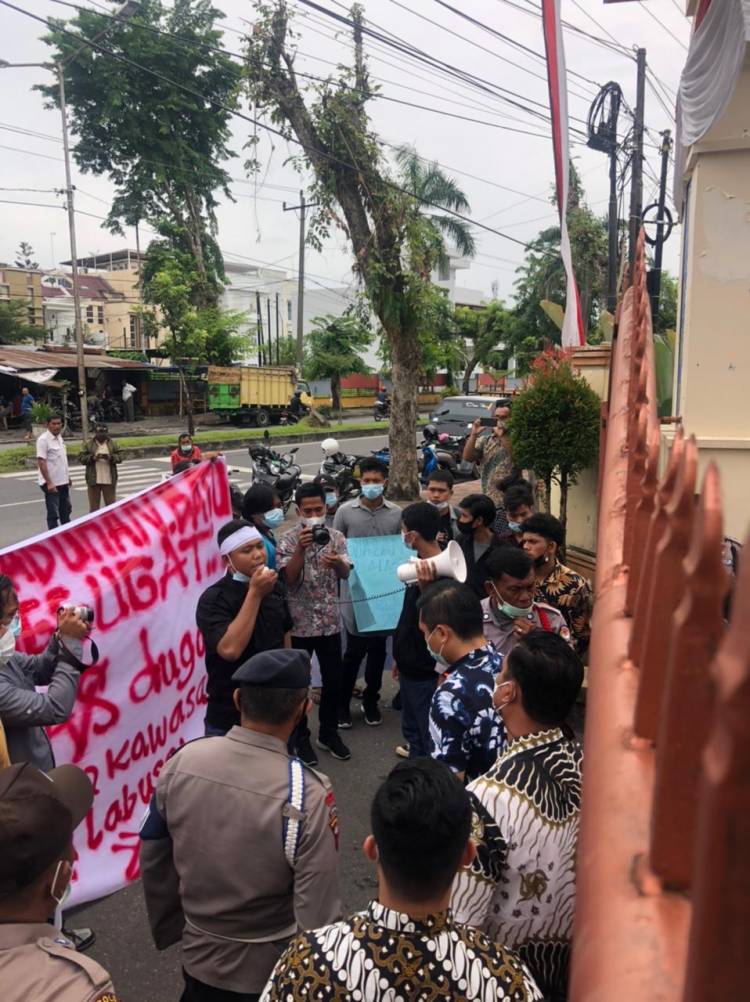 Diduga Bermasalah : PTPN 3 di Demo Mahasiswa