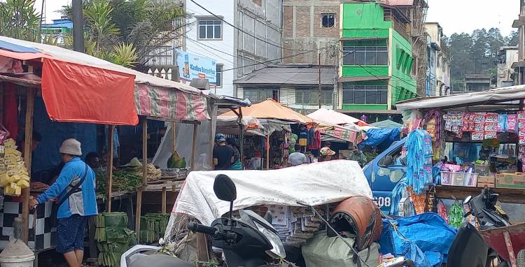 Kabarnya, Pedagang Berjualan di Badan Jalan, Apa tindakan Pemkab