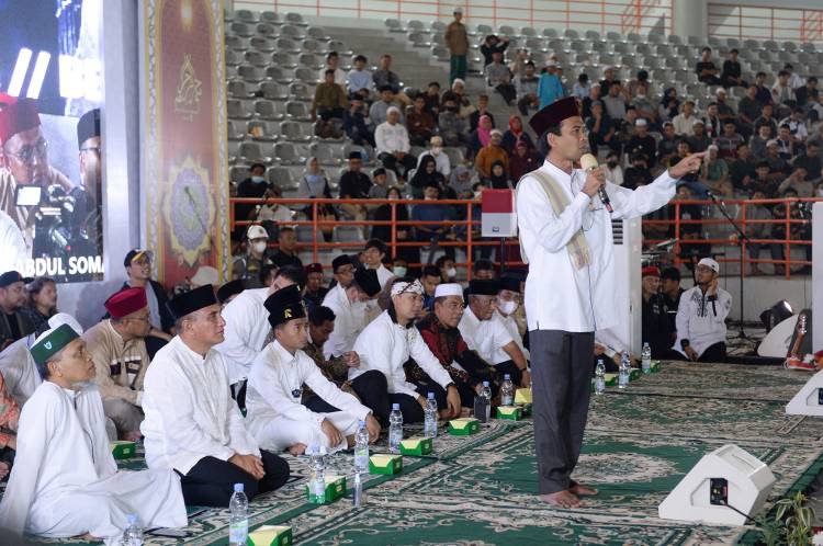 Edy Rahmayadi, UAS dan Ribuan Pengunjung  Kompak Nyanyikan Lagu &ldquo;Seribu Mujahid&rdquo;