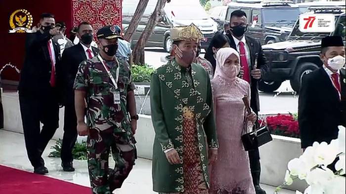 Kenakan Baju Adat Bangka Belitung Presiden Jokowi Hadiri Rapat Tahunan MPR, DPR, DPD