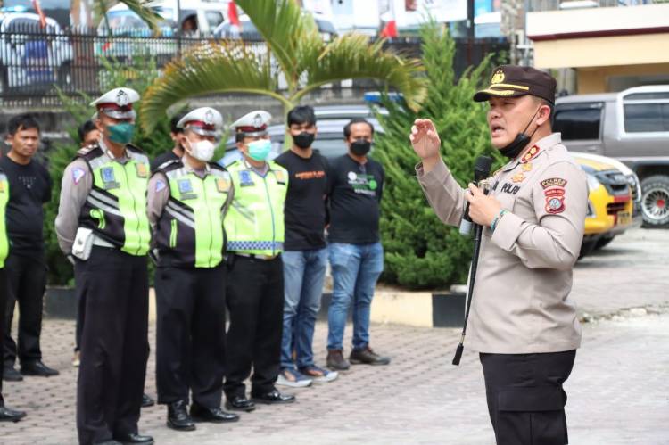 AKBP Ronald F. C. Sipayung Pimpin Apel Konsolidasi Pengamanan Kejuaraan Nasional Danau Toba Rally Put I Tahun 2022