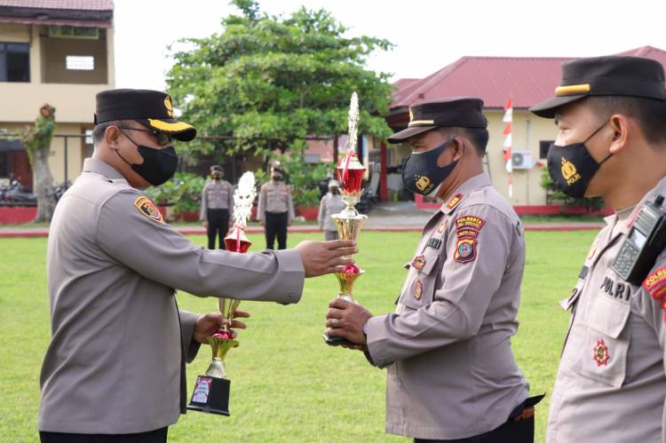 Wakapolresta Deli Serdang Anugerahkan Reward dan Punishment Kerbersihan Lingkungan Kerja