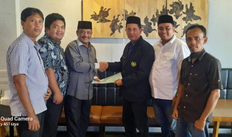 Ketua PW IKA BKPRMI Sumut Serahkan SK PD IKA BKPRMI Kota Medan
